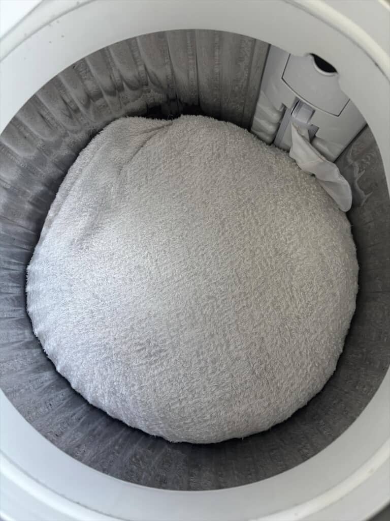 洗濯後にバスタオルに包まれた大福みたいになる洗濯物