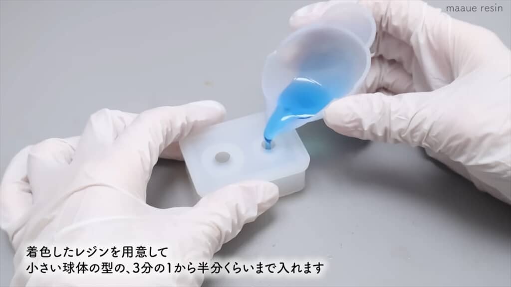 ダイソーの球体モールドとUVレジンで作る水風船のアクセサリー
