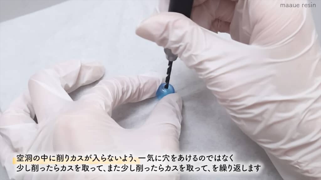 ダイソーの球体モールドとUVレジンで作る水風船のアクセサリー