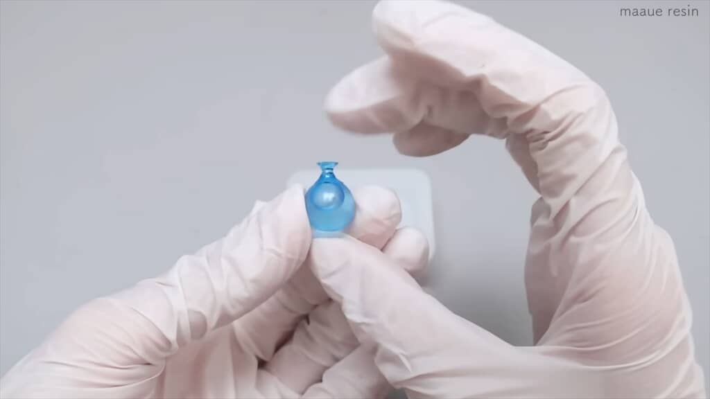 ダイソーの球体モールドとUVレジンで作る水風船のアクセサリー