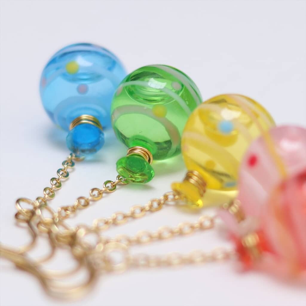 ダイソーの球体モールドとUVレジンで作る水風船のアクセサリー