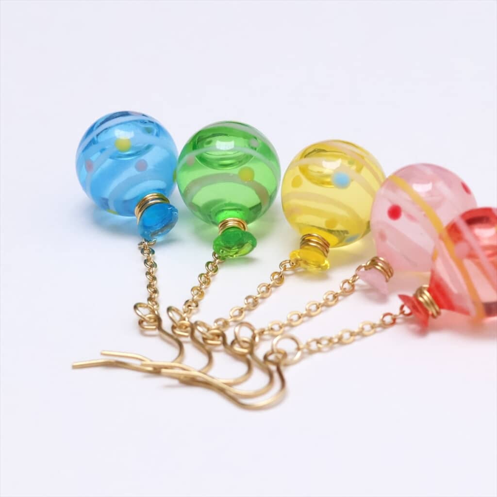 ダイソーの球体モールドとUVレジンで作る水風船のアクセサリー