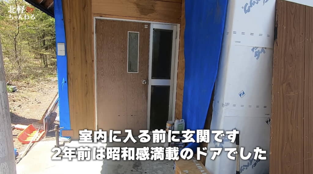 昭和感あふれる玄関ドアが