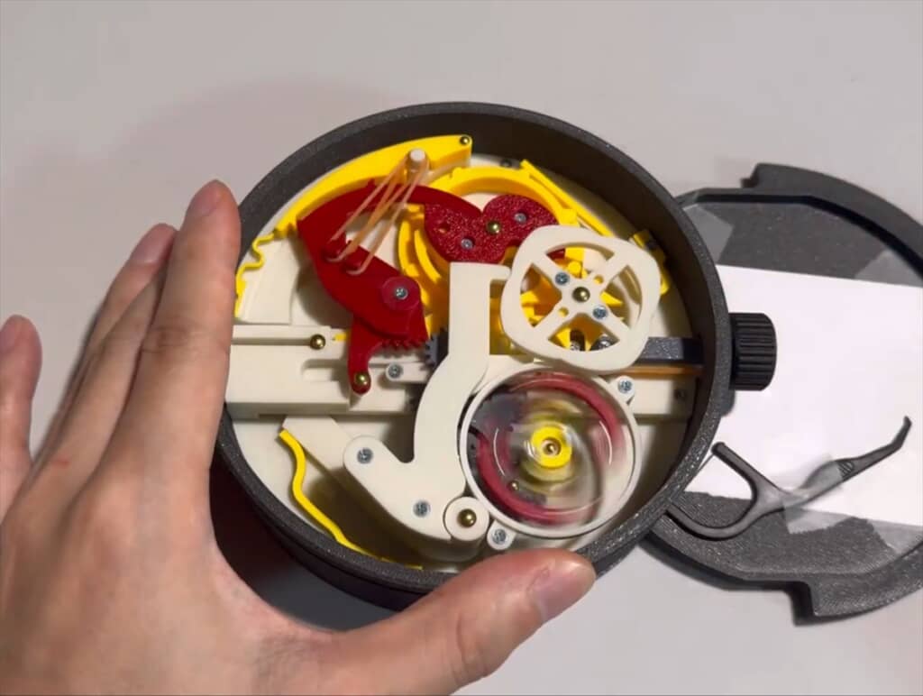 『DEATH NOTE』夜神月の腕時計の「1秒以上の間隔を開けずに4回引くと底がスライドする機構」を再現