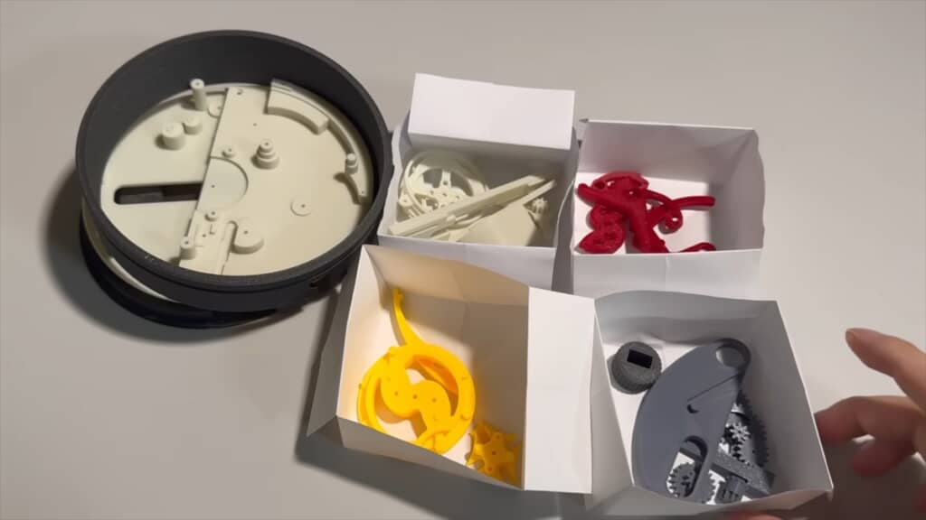 『DEATH NOTE』夜神月の腕時計の「1秒以上の間隔を開けずに4回引くと底がスライドする機構」を再現