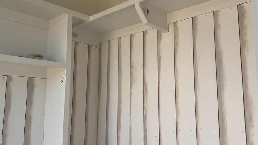 ホームセンターで購入した木材で船室風に