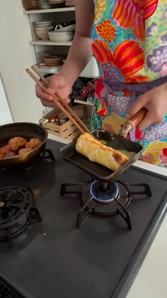 同時進行でどんどんおかずを作り上げていく