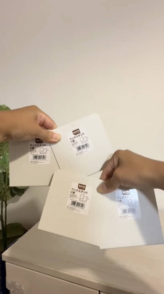 セリアのブックスタンド