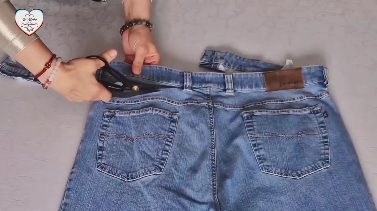 ジーンズのポケットをジョキジョキ切ってレースに縫い合わせると……　便利な“お出かけアイテム”に「これは芸術だな」「かわいくて実用的」【海外】（1/3） | ライフスタイル ねとらぼ