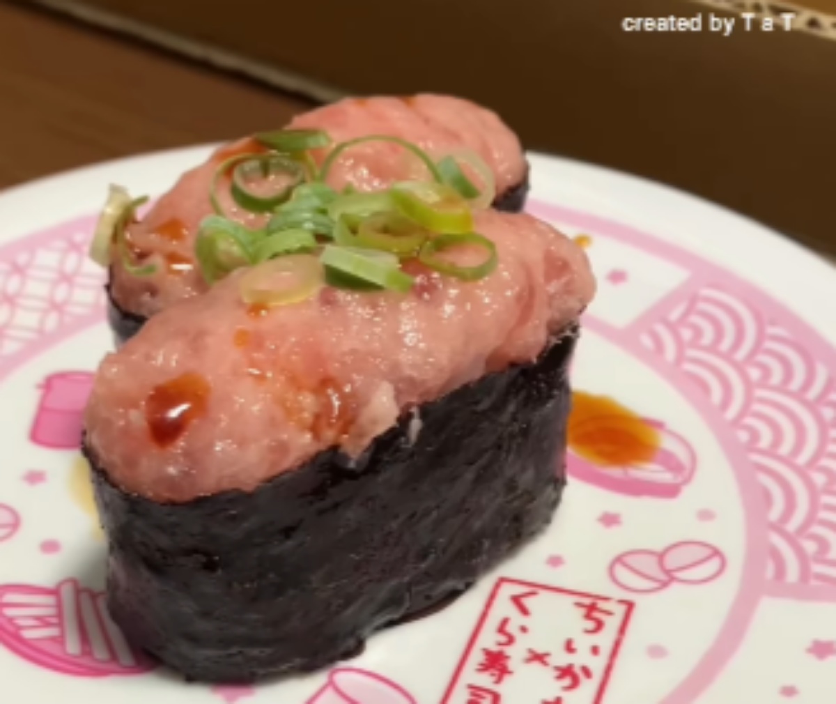 くら寿司を愛する“ダンボール工作の達人”→40時間かけて手作りしたのは……「すごwww」「やばい天才おる！」　ビッくらポンな完成品に反響（1/3） | ライフスタイル ねとらぼ