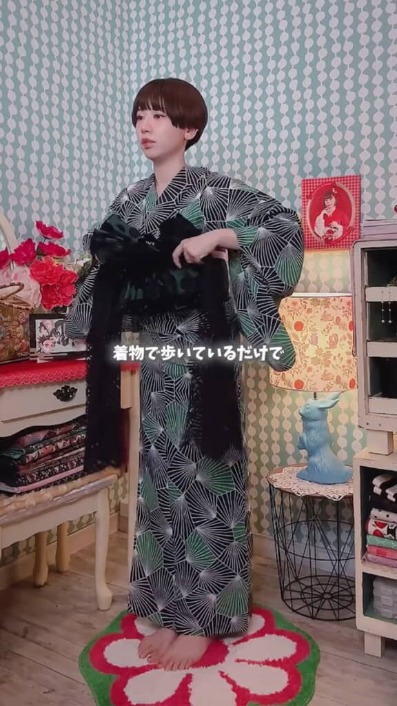 黒いレースの帯揚げで和洋折衷のイメージに