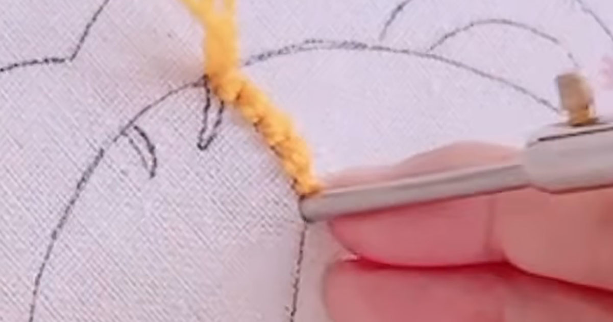 毛糸をひたすらプスプス刺していくと……　立体刺しゅうで“勇敢な動物キャラ”が完成「器用すぎる」「口元触りたいな」（1/3） | ライフスタイル ねとらぼ