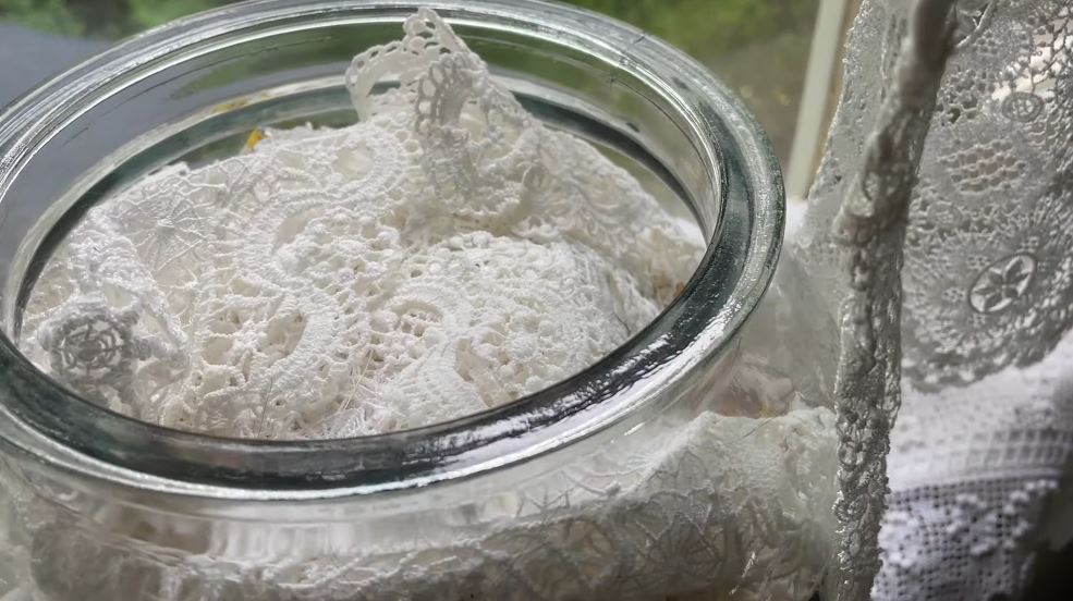 キャニスターの中のレース