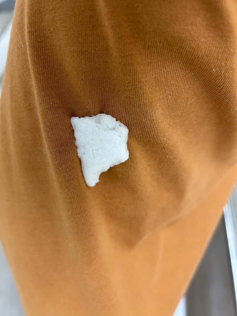 がっちりくっついて簡単には剥がれなさそう