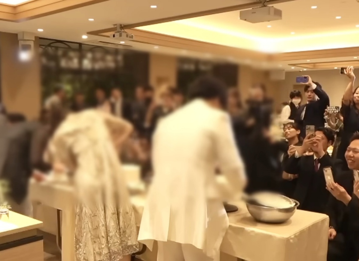 “新郎新婦もゲストもほぼパティシエ”な結婚式、前代未聞の演出が900万再生突破! まさかの光景に「めっちゃかっけぇ」「こんな結婚式憧れる」(1/3) | ライフスタイル ねとらぼ