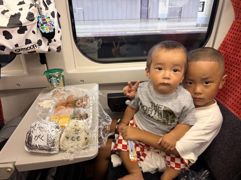 義母が作ってくれたお弁当と息子2人