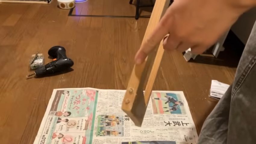 木枠の穴をダボでふさぐ