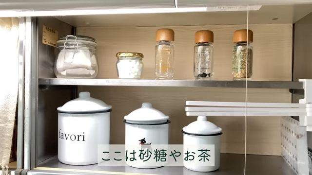 おしゃれな入れ物で見せる収納