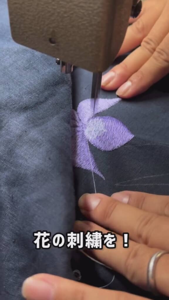 色鮮やかなお花も刺しゅう