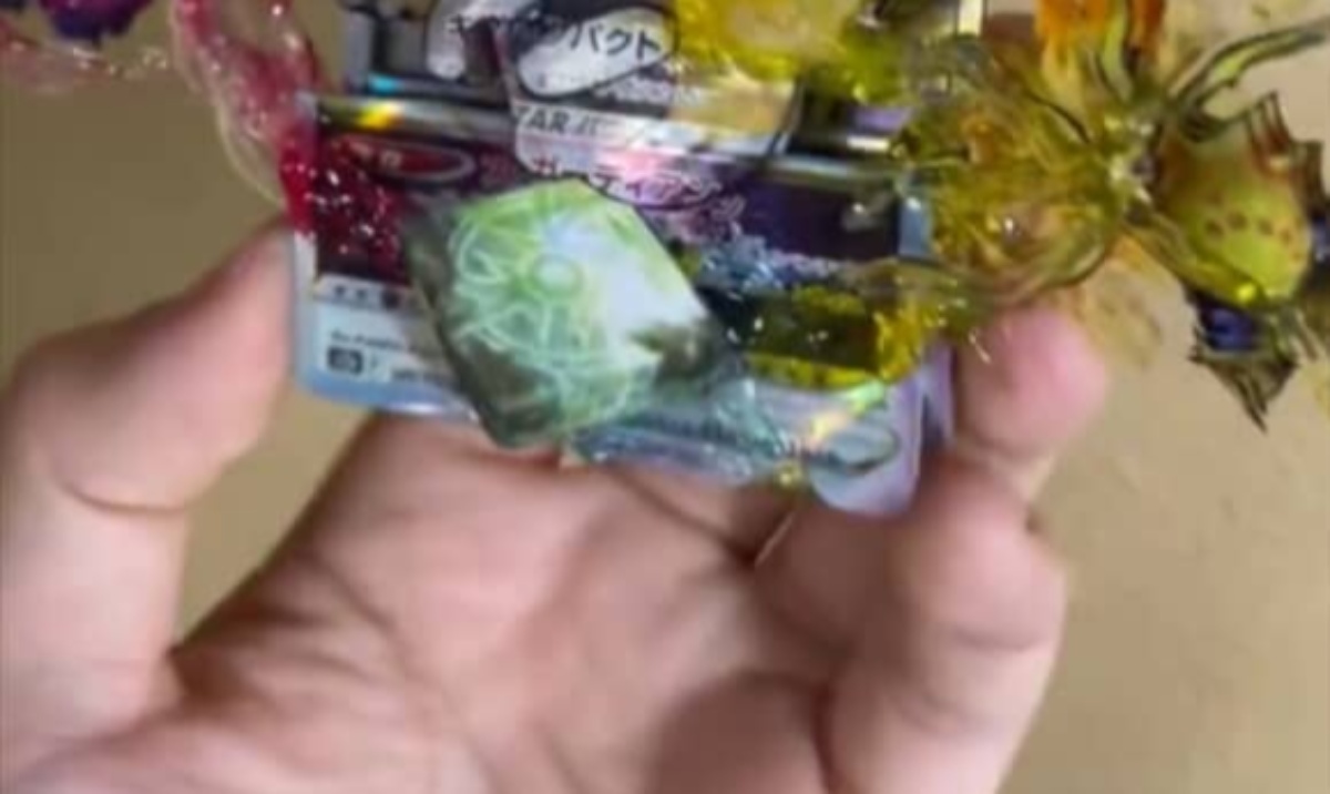 ポケカを切って組み合わせると……　伝説ポケモン大集合のド迫力作品に「買って飾りたいレベル」「すっっっっご」（1/3） | ホビー ねとらぼ