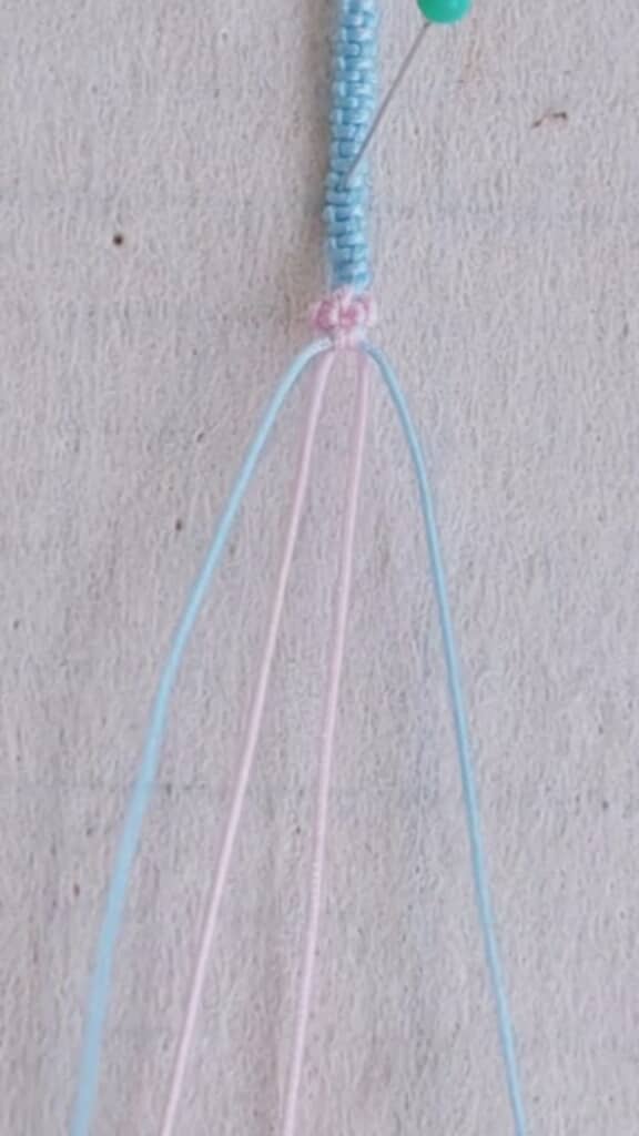 ピンクの結び目がお花になりました