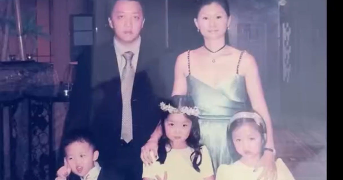 2006年に家族5人で撮った1枚→19年後……「わああああ」　“驚きの現在”が480万再生「ママ、若すぎる」【海外】（1/2） | ライフスタイル ねとらぼ