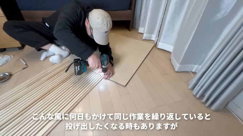 ベニヤ板と細長い木材で作っていきます