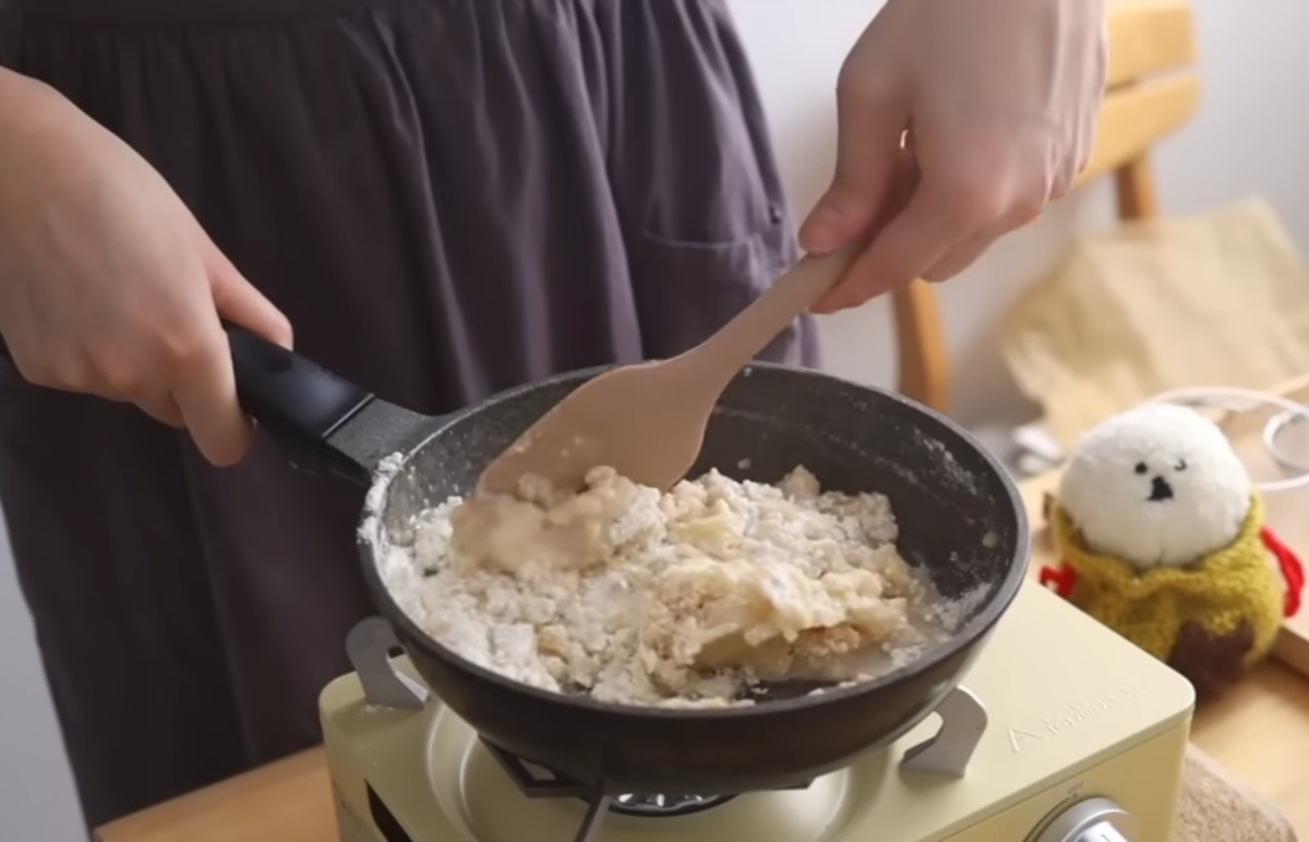 「ディズニーのような長ーいもちもちチュロスが食べたい!!」→作ってみたら……「え!!!!」220万再生突破の“揚げない”レシピに反響（1/3） | ディズニー ねとらぼ