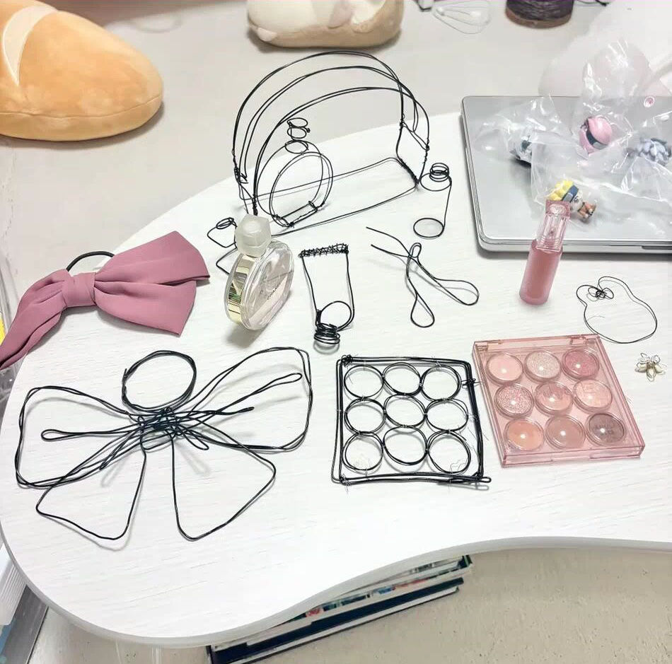 実物をお手本に針金で作成