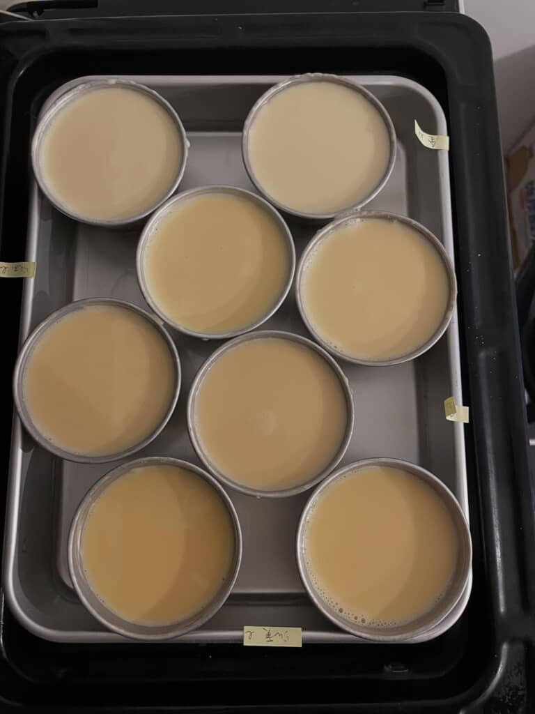 混ぜ合わせて型へ