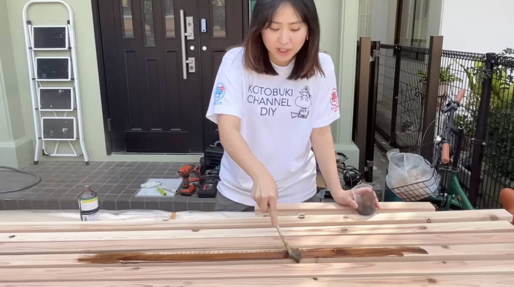 ムラにならないよう塗装
