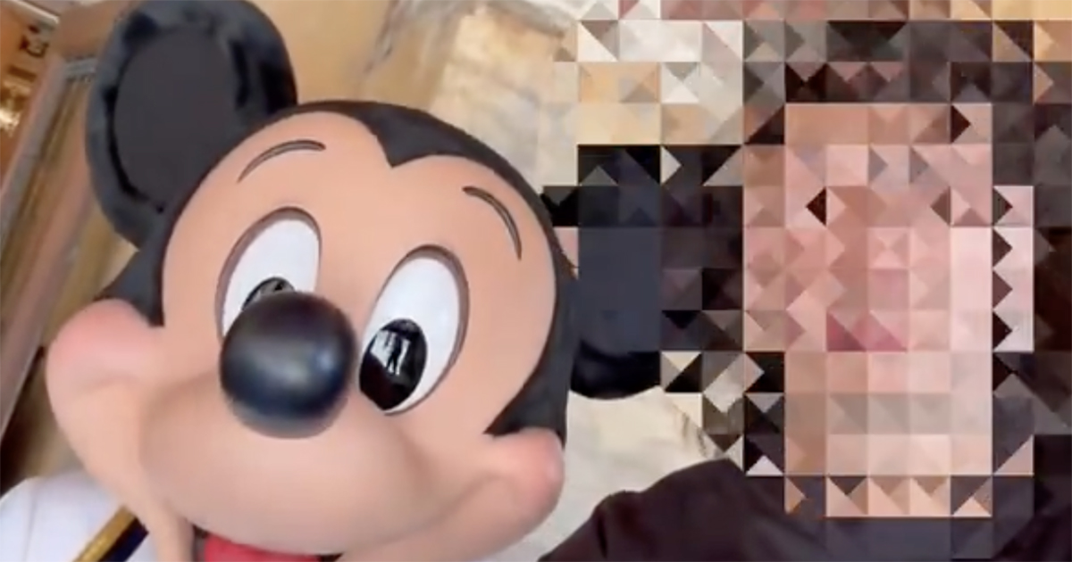 ディズニーに寝坊した夫、1人でグリーティングに挑戦→次の瞬間……　妻爆笑の“まさかの結果”が220万表示「ミキミニ最高すぎww」（1/2） | ディズニー ねとらぼ