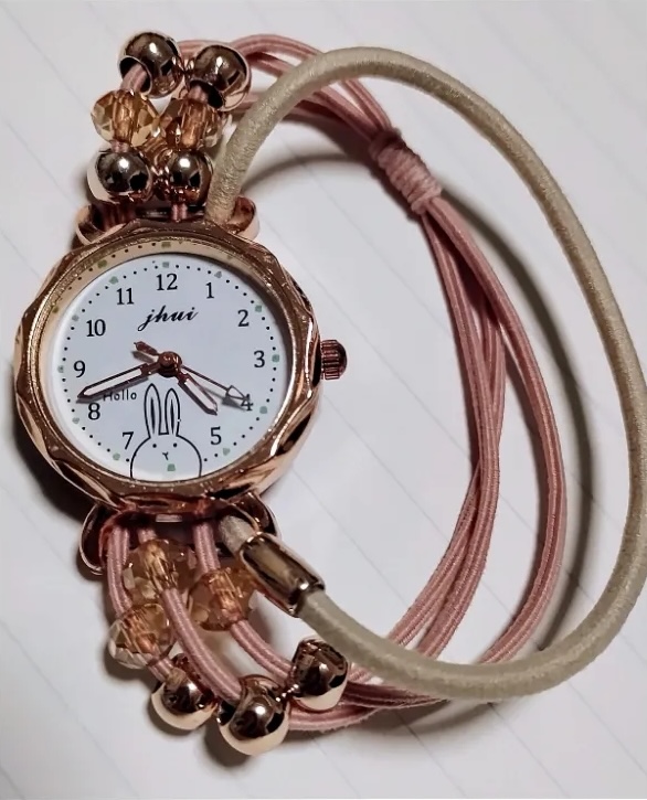 ベルト部分がゴム仕様の腕時計が完成