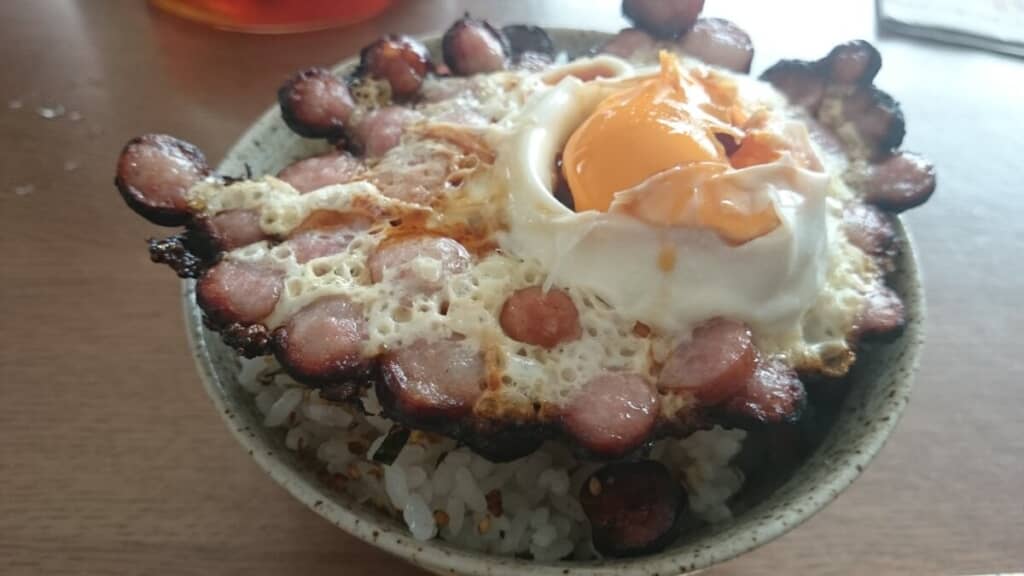 禍々しすぎる目玉焼き……！