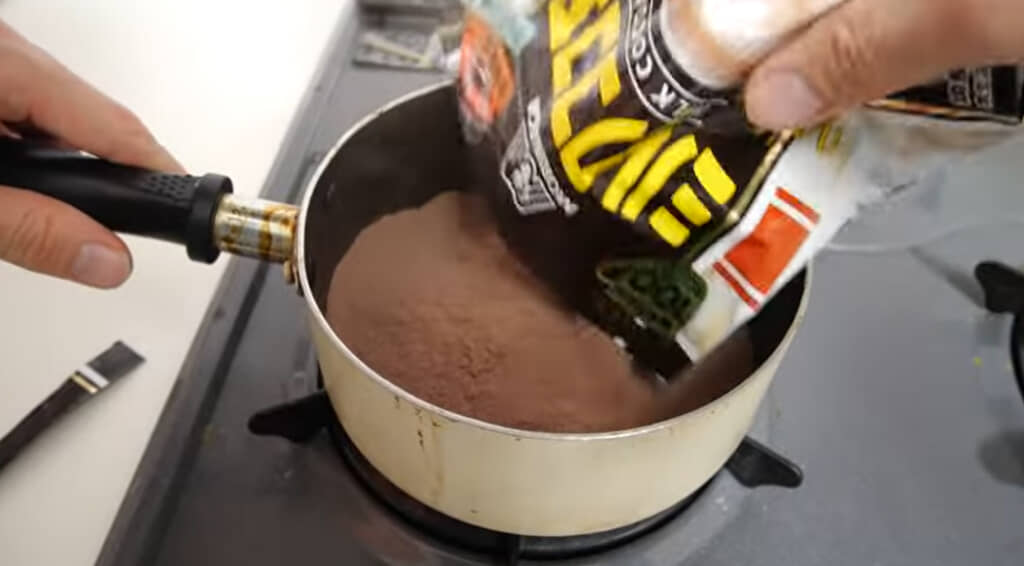 ココアを鍋で加熱
