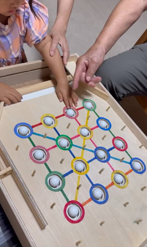 埋まったボールの戻し方を伝授する曾祖父