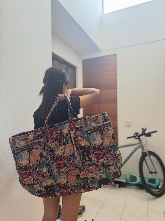 横70cm×縦45cm×マチ14cmほどのビッグサイズ