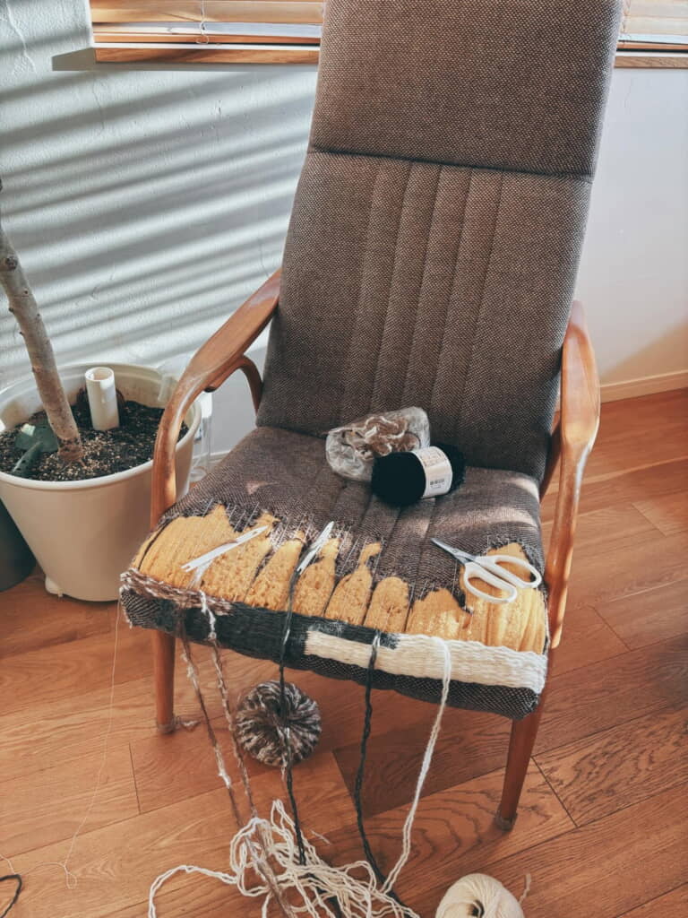 ボロボロになってしまったこのイスを……