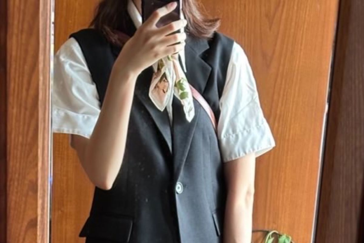 25歳女性が玄関でパシャリ→よく見ると左手だけ……　別人のような姿に「わろた」「握力200ぐらいありそうw」 | ライフスタイル ねとらぼ