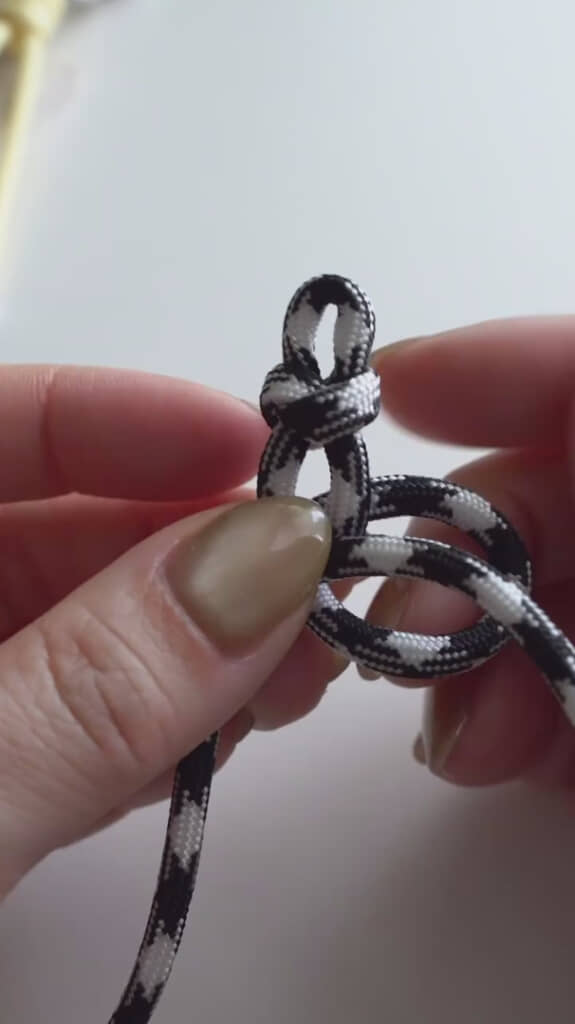 さらに結び目を作っていく