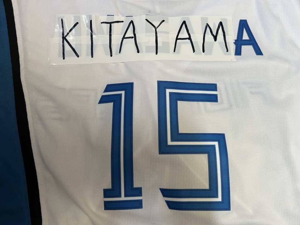 背ネームの様子がなんだか変だぞ……？