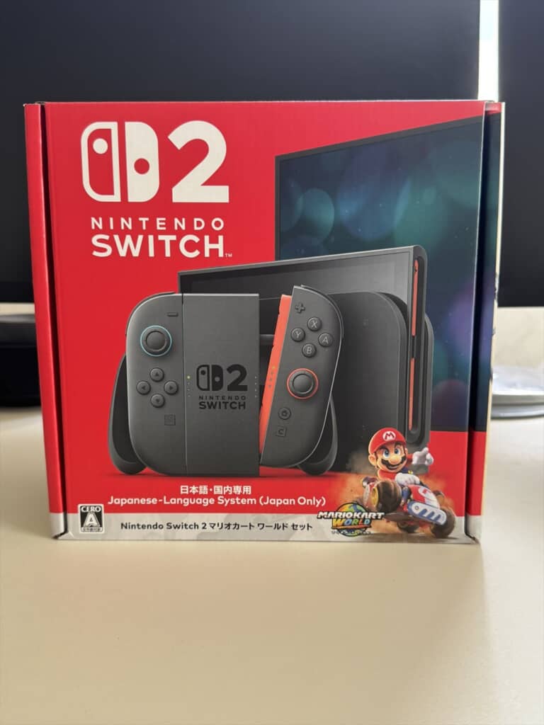 Switch 2をゲットした飼い主と冷めた猫ちゃん