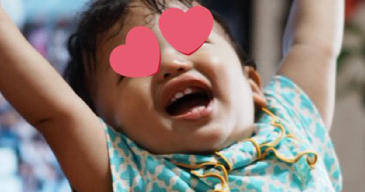 1歳息子の何気ない一瞬を、パパが撮ったら……「まじでセンスある」　“ママ絶賛の1枚”に「こういうのが幸せってやつ」（1/2） | 育児 ねとらぼ