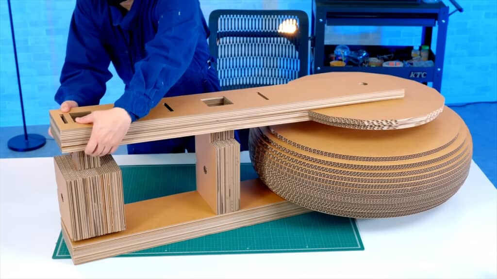 ダンボールで作る「AKIRA」の主人公・金田正太郎のバイク