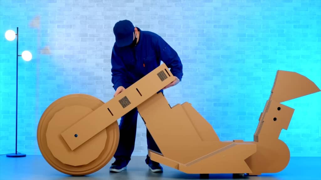 ダンボールで作る「AKIRA」の主人公・金田正太郎のバイク