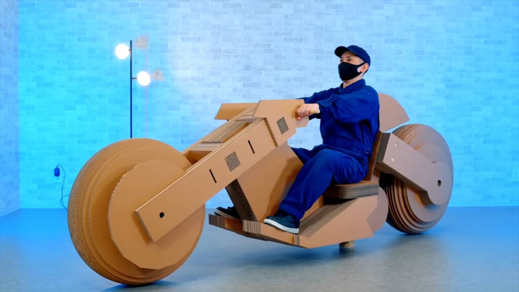 ダンボールで作る「AKIRA」の主人公・金田正太郎のバイク