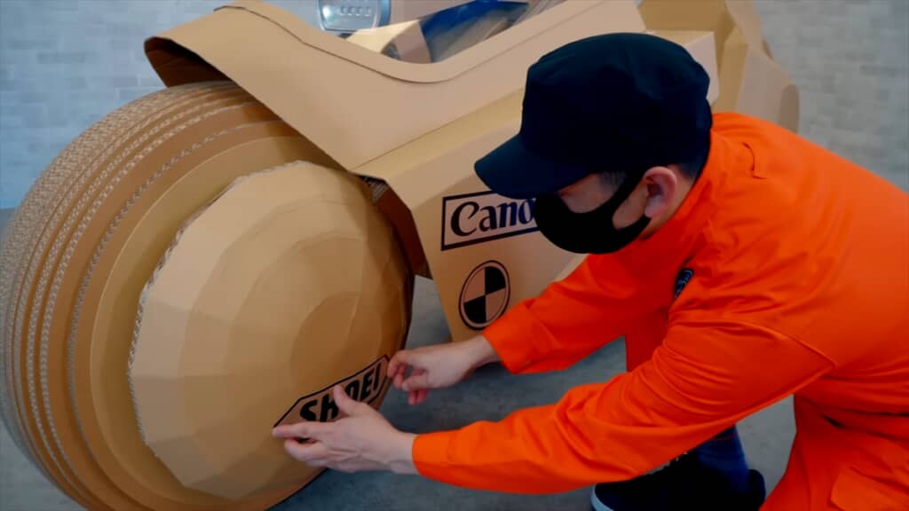 ダンボールで作る「AKIRA」の主人公・金田正太郎のバイク