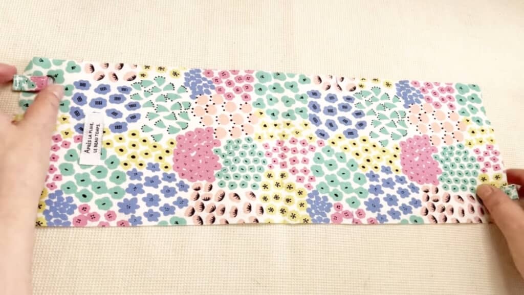 タブ2つとタグも縫い付けておく