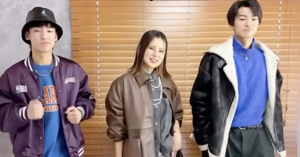 9人家族のママ、高2＆中3の息子と服を交換したら……「ステキな親子〜」「ママやっぱ若いわ」と85万再生（1/2） | ファッション ねとらぼ