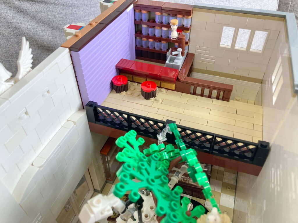 カフェスペースは2階に